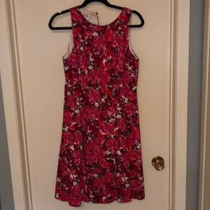 Full skirt flowered dress with pockets
